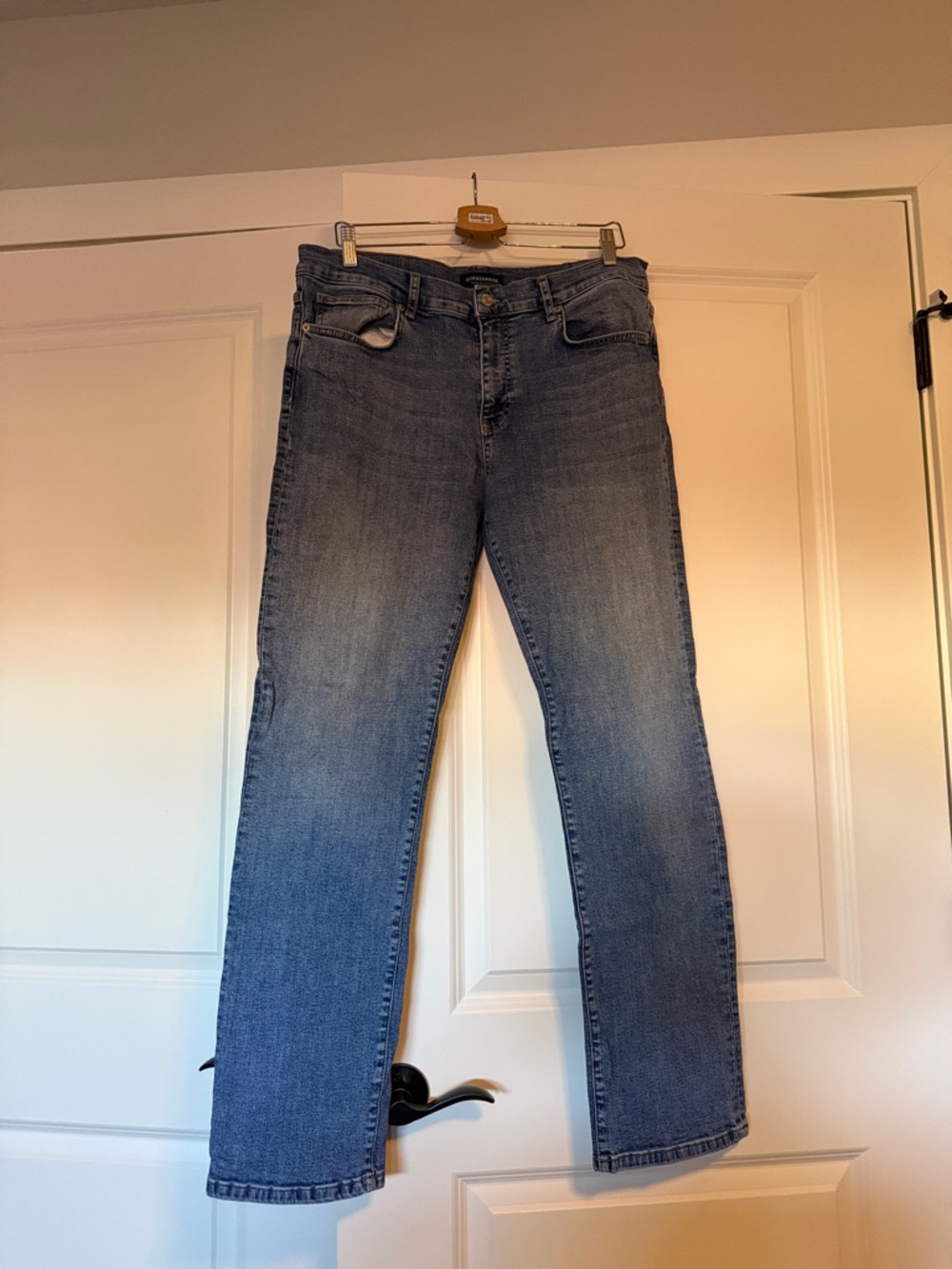 men’s Straight-Leg Jeans in Medium Blue